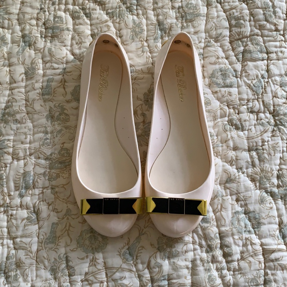 Ted Baker London pale pink rubber flats
